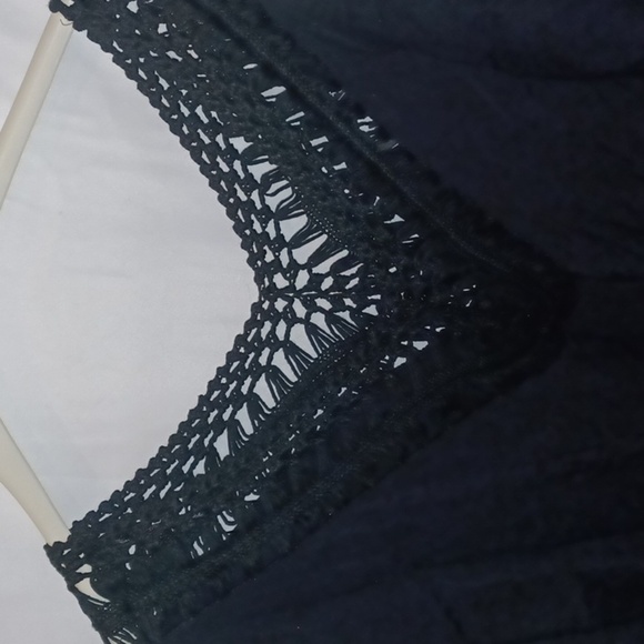 A&I Black crochet trim tunic, XL - Picture 2 of 8